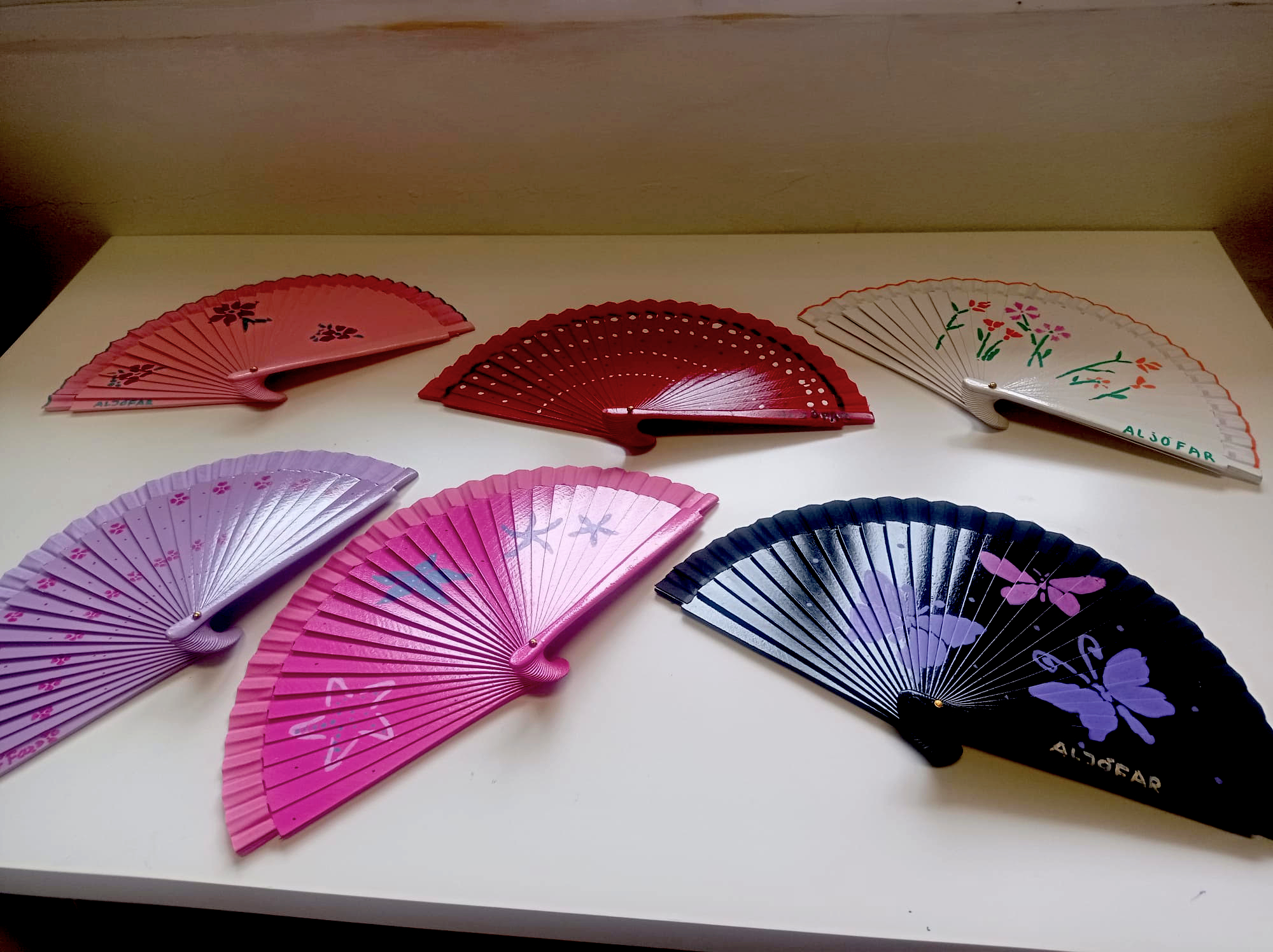 Socios creando abanicos