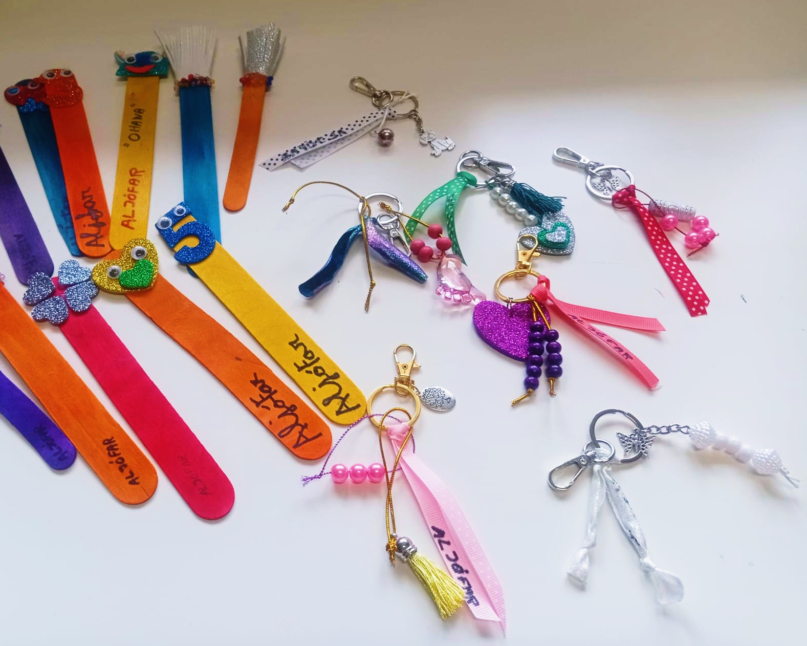 Socios creando llaveros